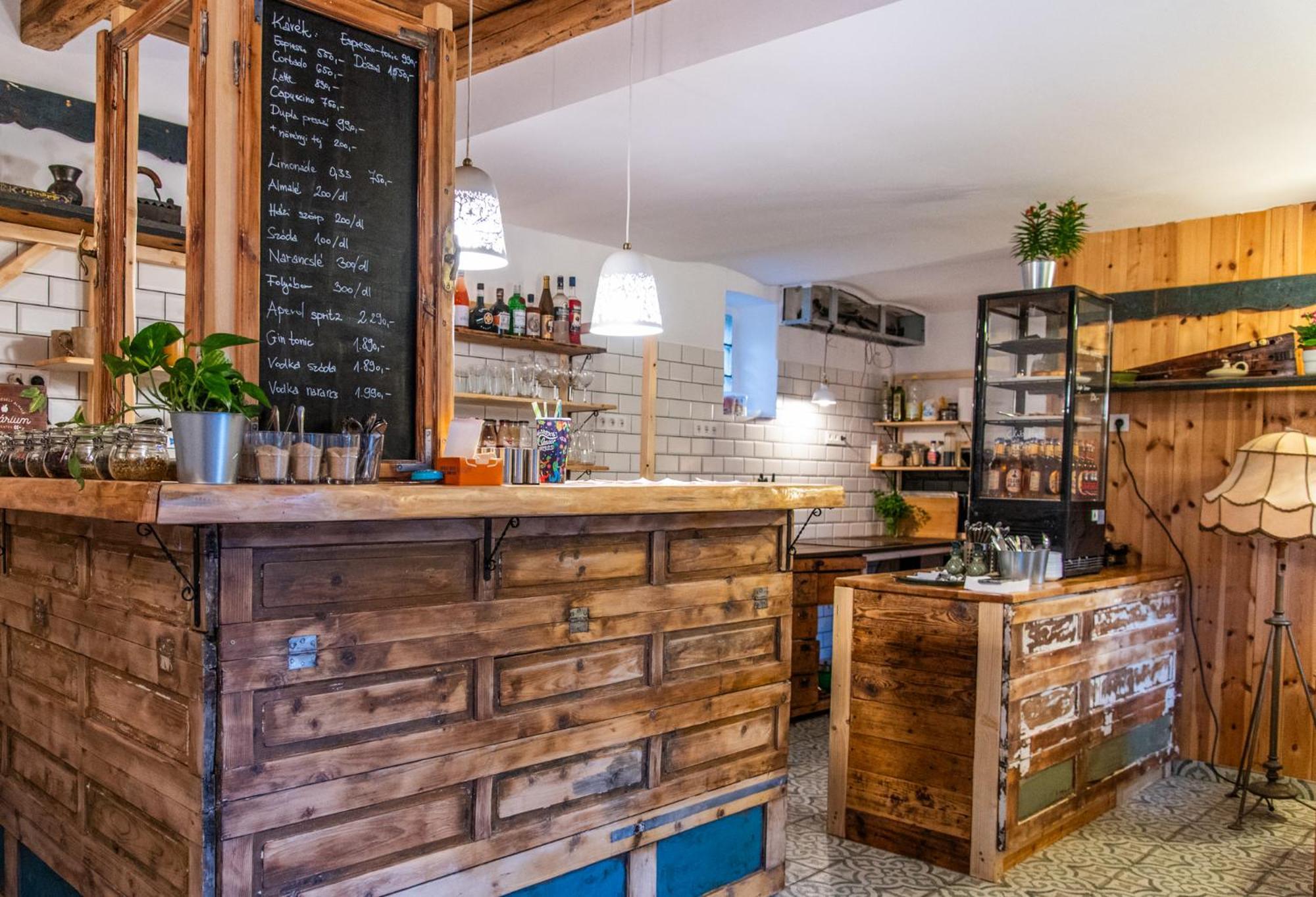 Minifaktura Loft Apartman & Reggelizo Es Etelbar Szokolya Bagian luar foto