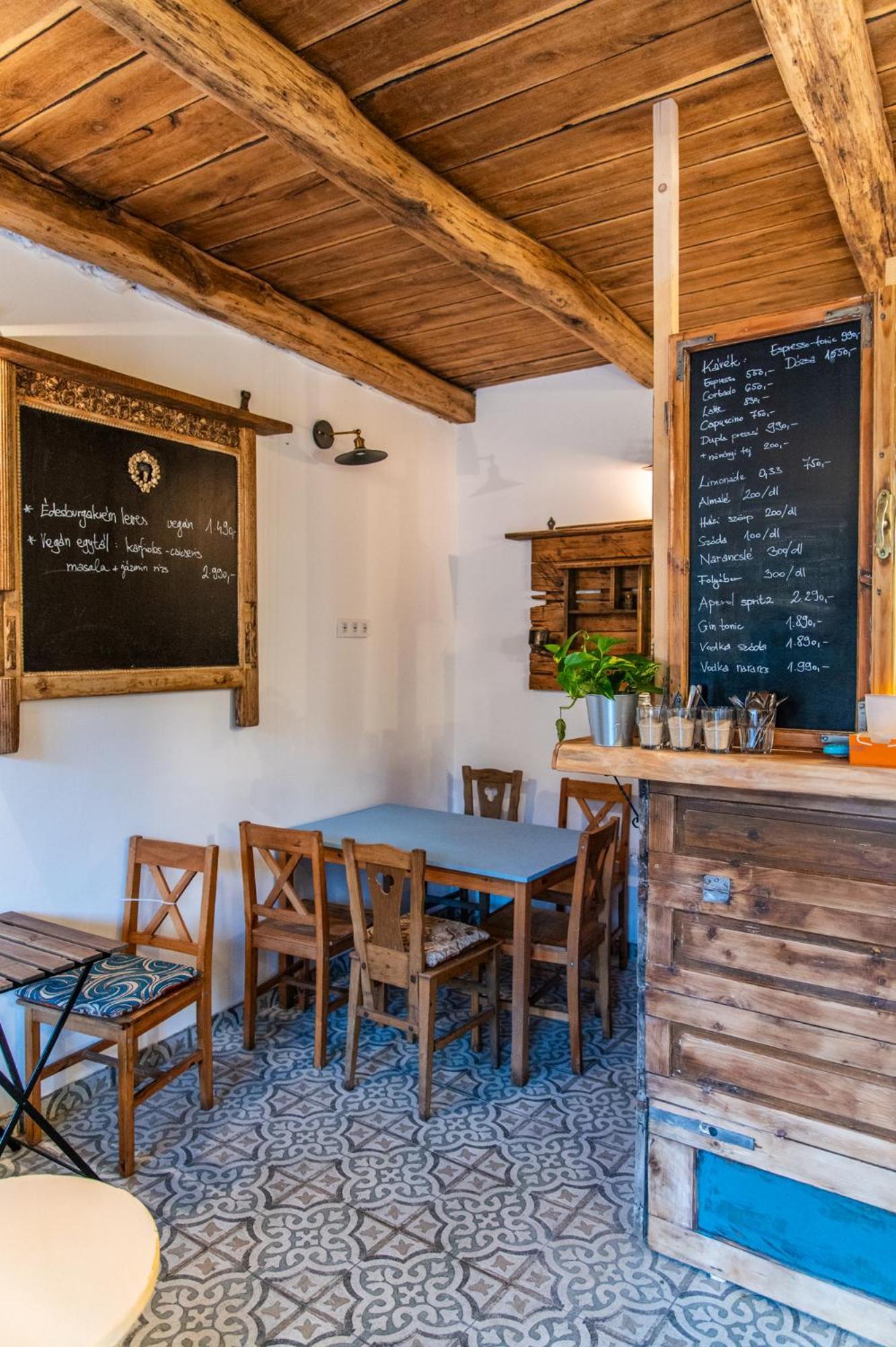 Minifaktura Loft Apartman & Reggelizo Es Etelbar Szokolya Bagian luar foto
