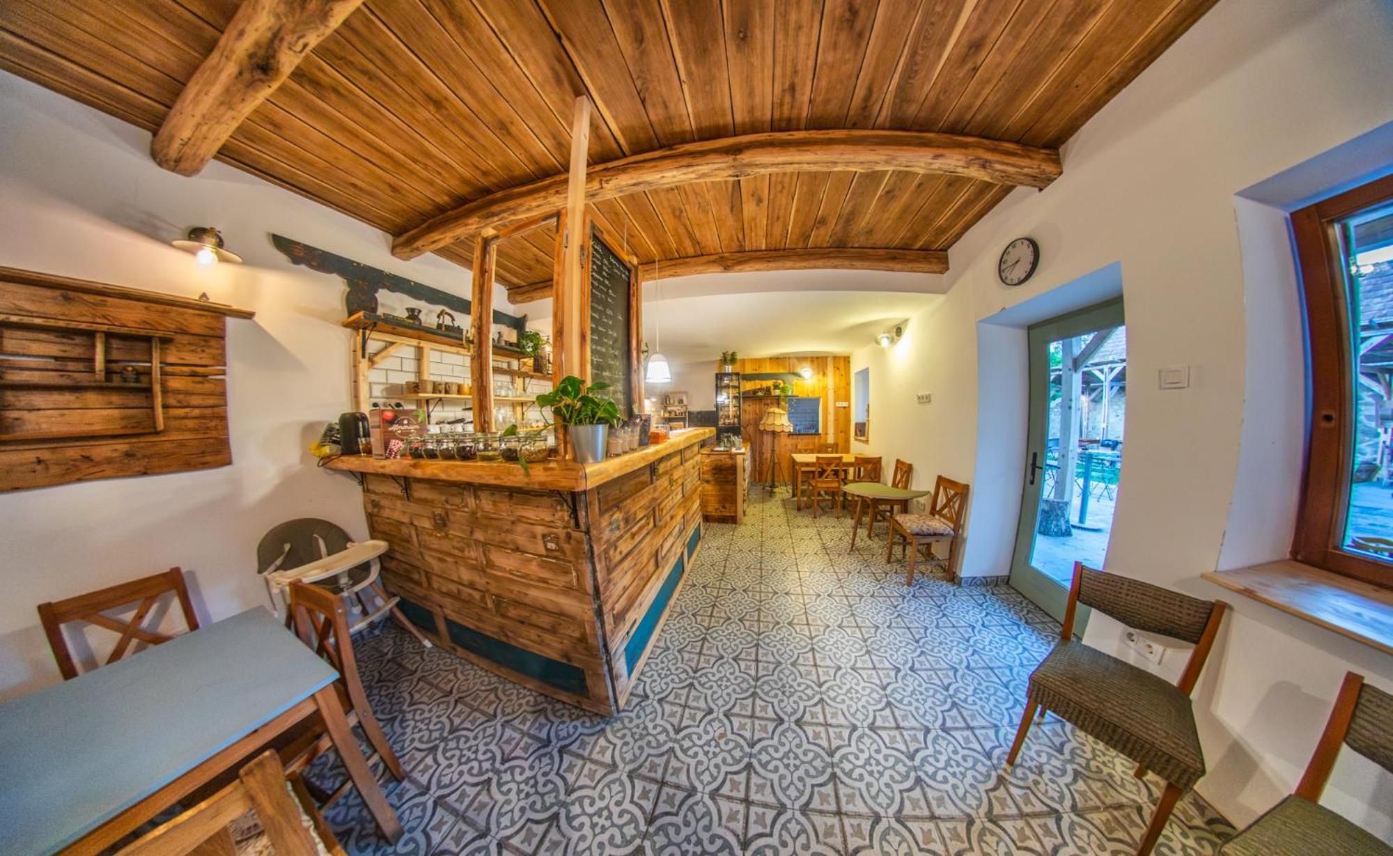 Minifaktura Loft Apartman & Reggelizo Es Etelbar Szokolya Bagian luar foto