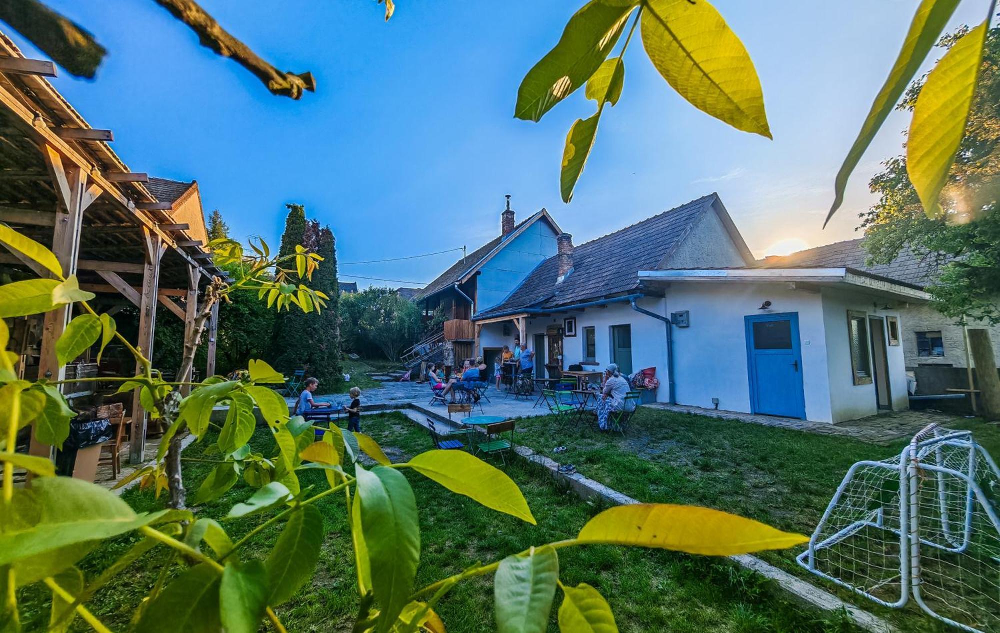 Minifaktura Loft Apartman & Reggelizo Es Etelbar Szokolya Bagian luar foto